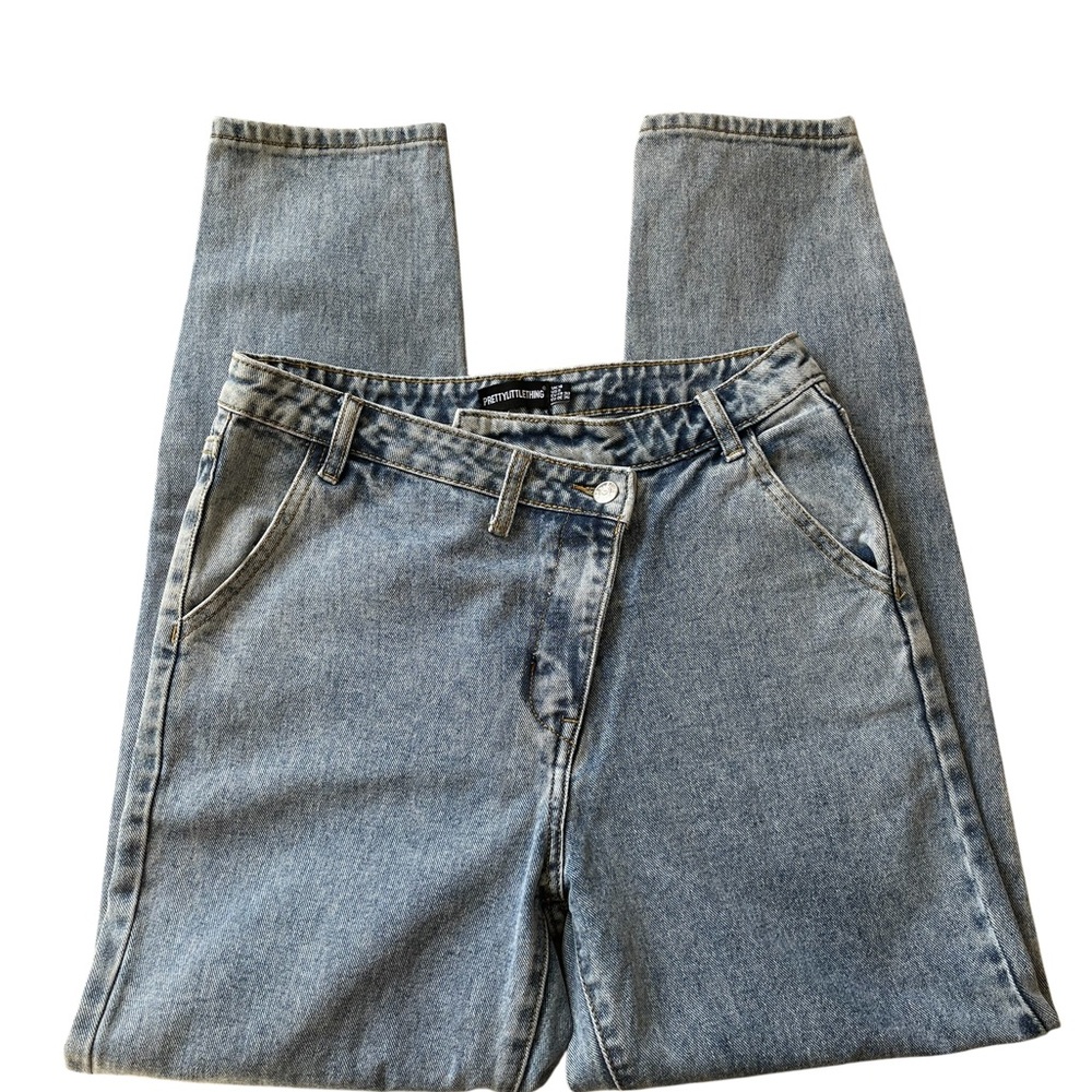 NWOT PrettyLittleThing Washed Blue High-Rise Jeans